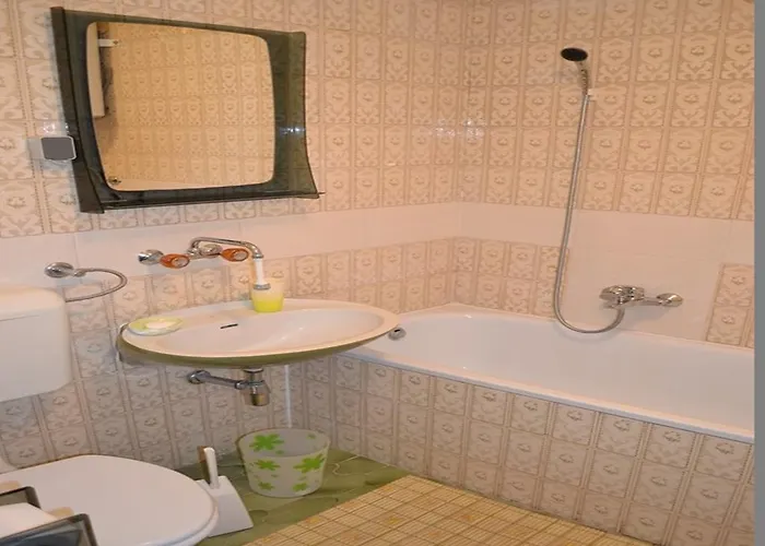 Kurta Apartment *