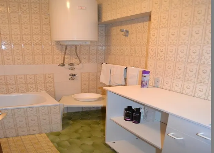 Kurta Apartment